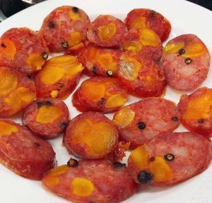 lạp xưởng trứng muối