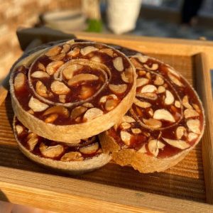 kẹo chuối cuộn đậu phộng